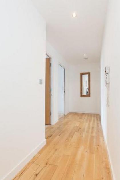 Stylish Penthouse Suite - image 3