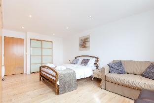 Stylish Penthouse Suite - image 5