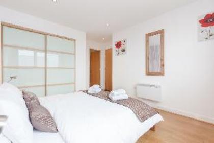 Stylish Penthouse Suite - image 6