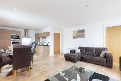 Stylish Penthouse Suite - image 8