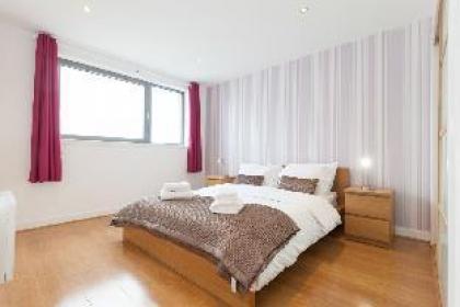 Stylish Penthouse Suite - image 9