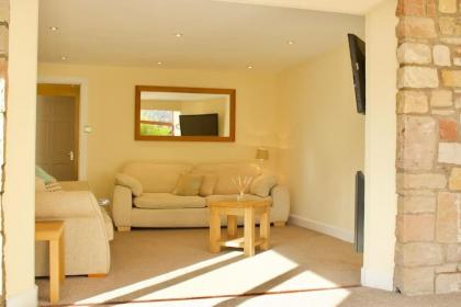 Arthur St - Spacious 3BR House w parking in Leith - image 28